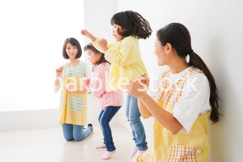 こども園で遊ぶ子どもたち