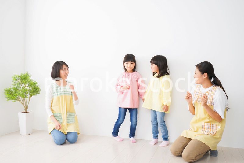 こども園で遊ぶ子どもたち