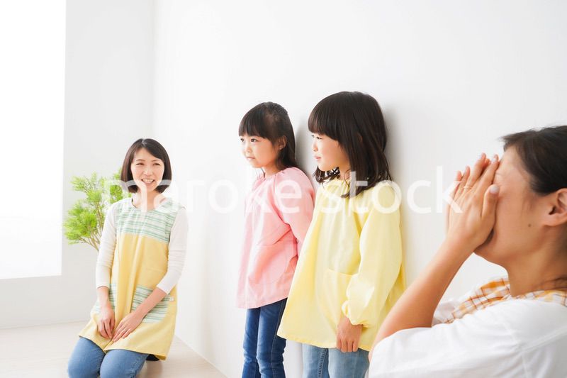 こども園で遊ぶ子どもたち