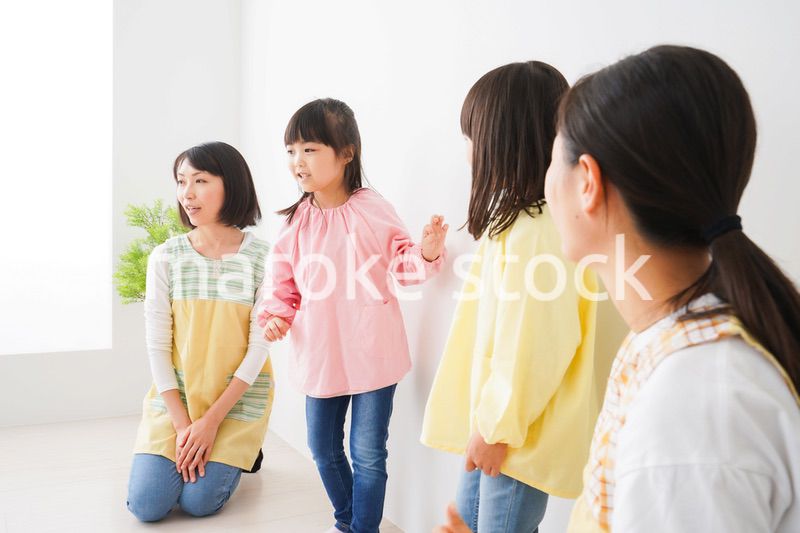 こども園で遊ぶ子どもたち