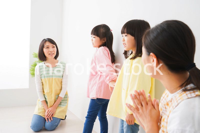 こども園で遊ぶ子どもたち