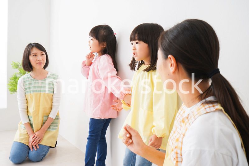 こども園で遊ぶ子どもたち