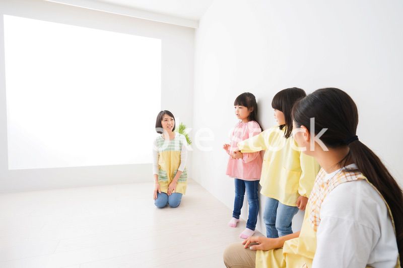 こども園で遊ぶ子どもたち