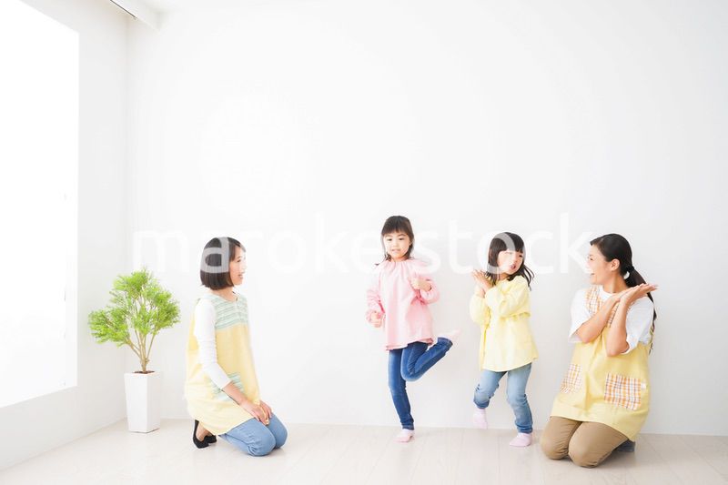 こども園で遊ぶ子どもたち