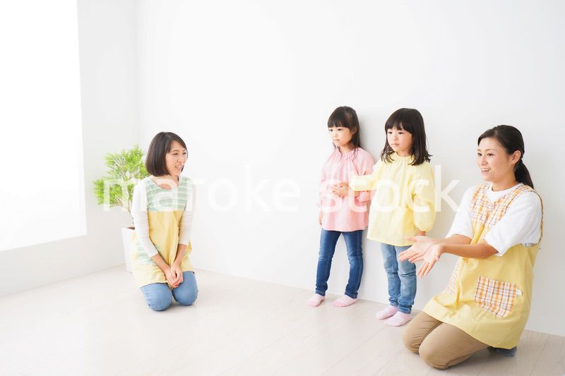 こども園で遊ぶ子どもたち