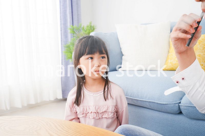 副流煙を嫌う小さな女の子