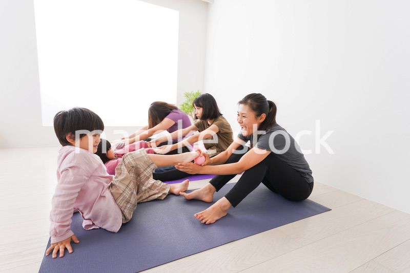 親子でストレッチ