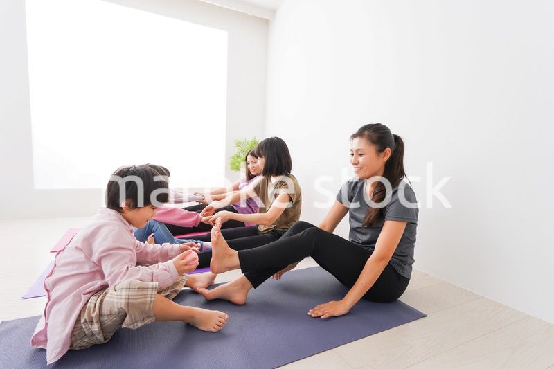 親子でストレッチ