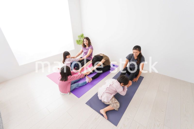 親子でストレッチ