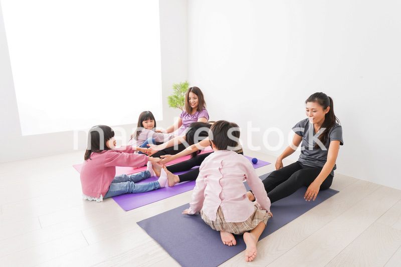 親子でストレッチ