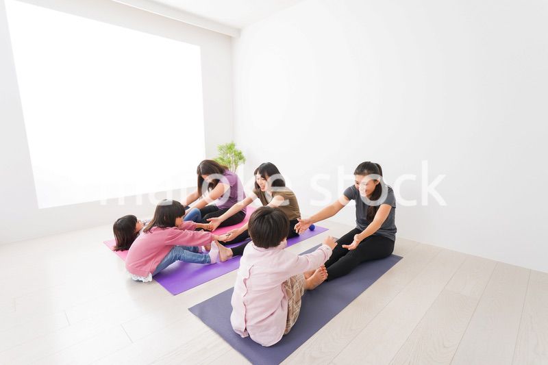 親子でストレッチ