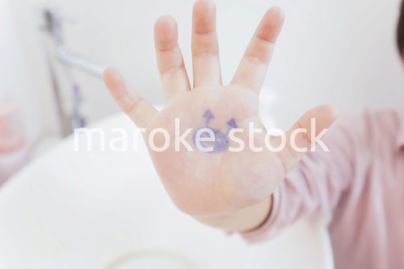 キレイに手を洗う男の子