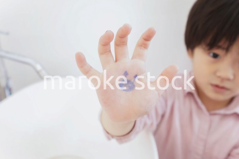 キレイに手を洗う男の子