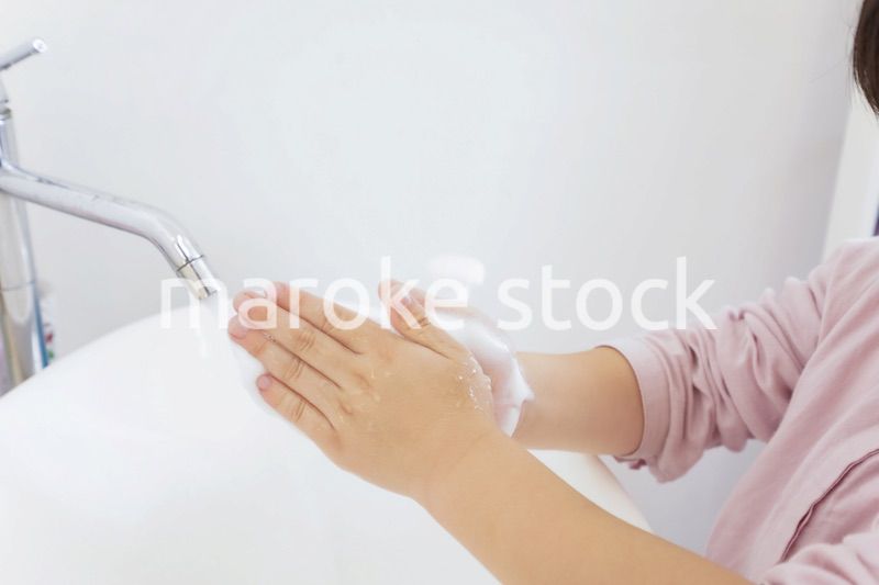 キレイに手を洗う男の子