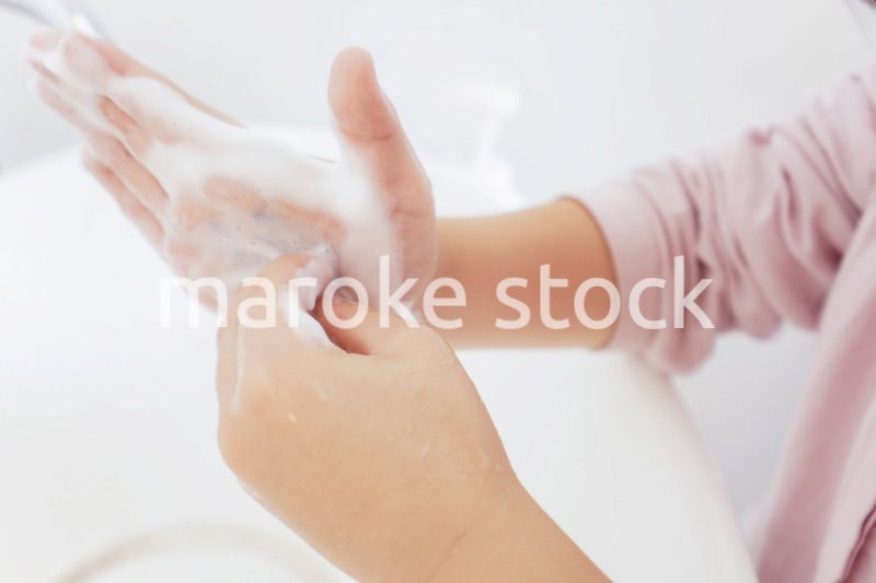 キレイに手を洗う男の子