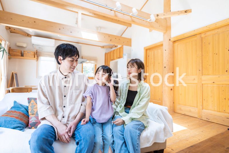 おうちで楽しく過ごす家族