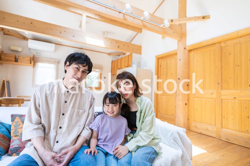 おうちで楽しく過ごす家族