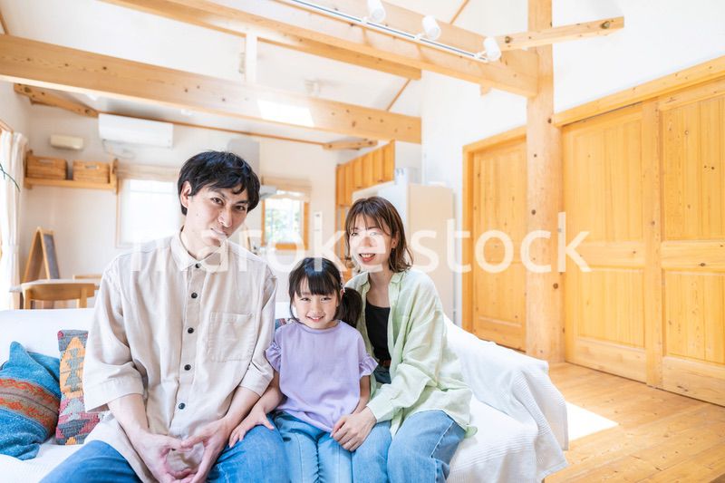 おうちで楽しく過ごす家族