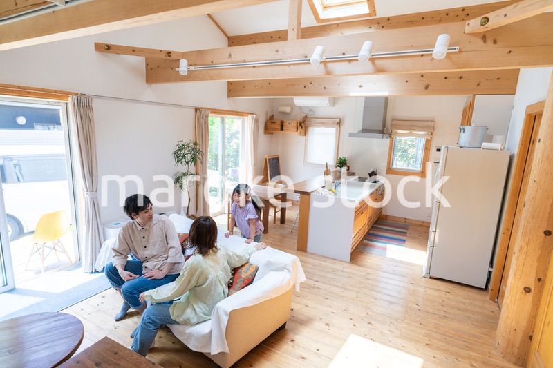 おうちで楽しく過ごす家族