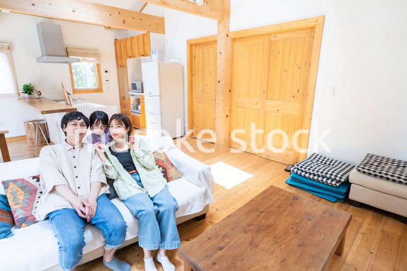 おうちで楽しく過ごす家族