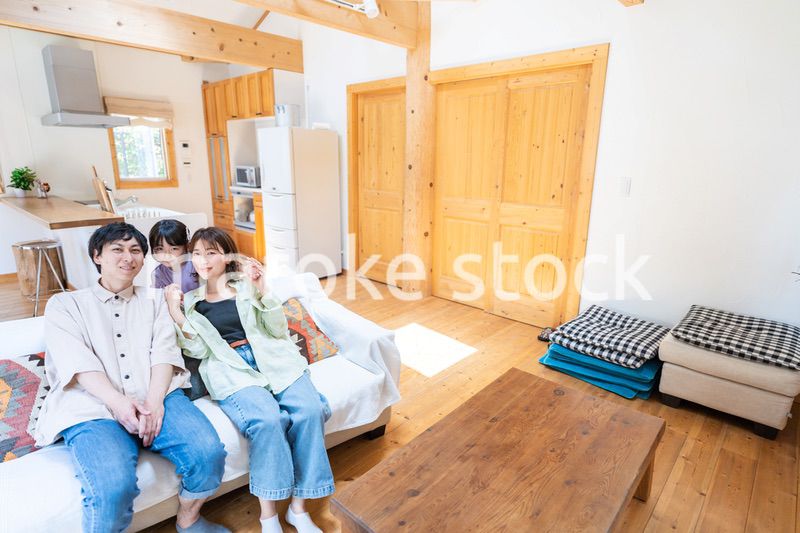 おうちで楽しく過ごす家族