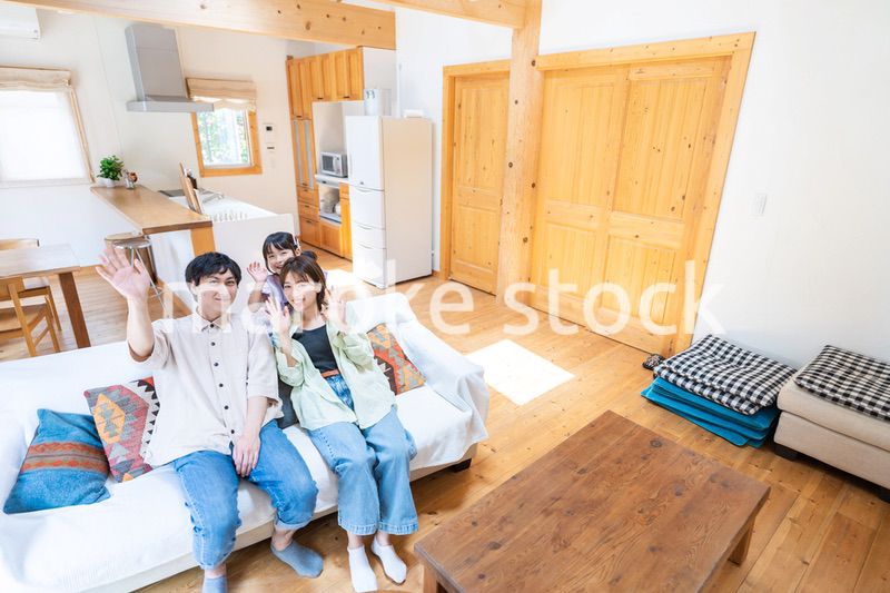 おうちで楽しく過ごす家族