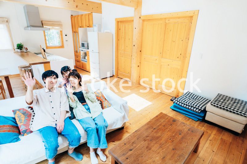 おうちで楽しく過ごす家族