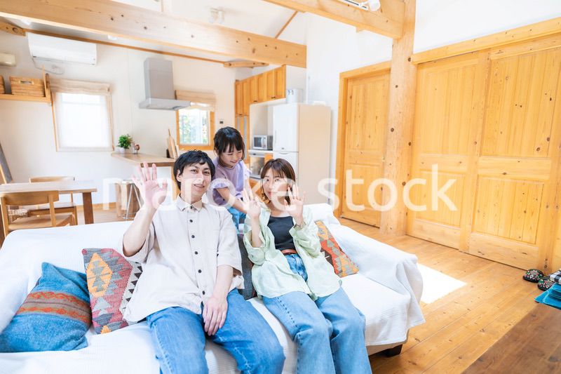 おうちで楽しく過ごす家族