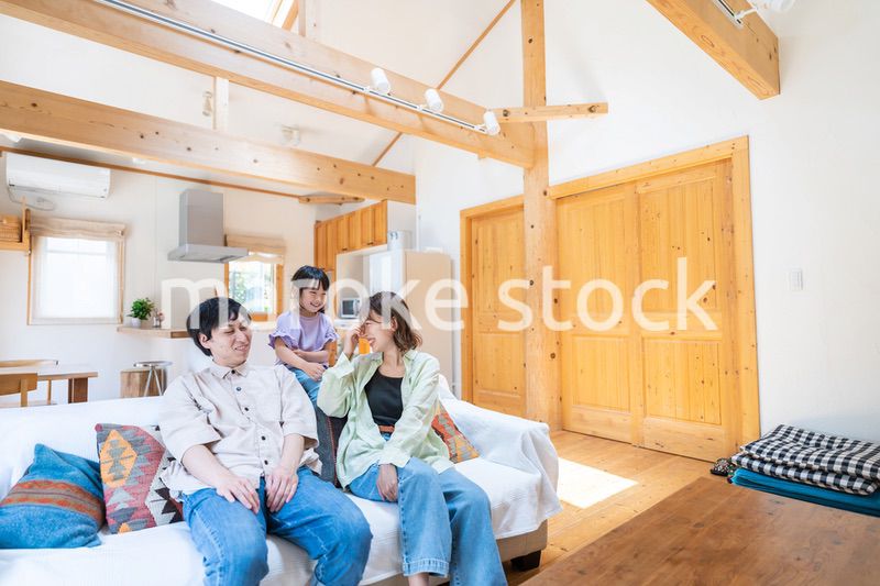 おうちで楽しく過ごす家族