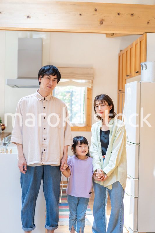 おうちで楽しく過ごす家族