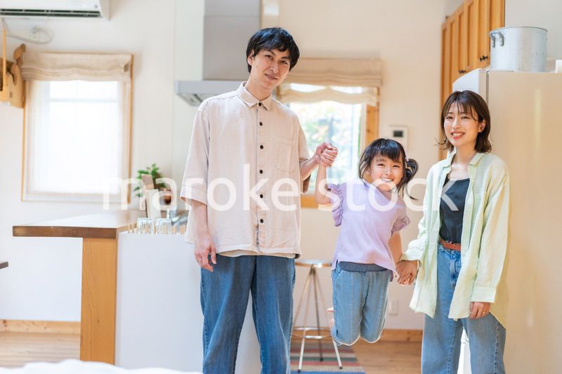 おうちで楽しく過ごす家族